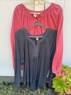 TWO We the Free Long Sleeve Scoop-Neck Tops in Pink and Charcoal